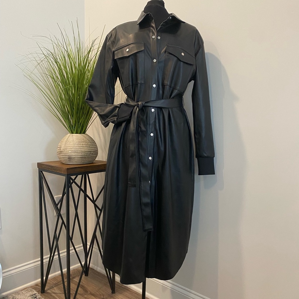 DKNY FAUX LEATHER BELTED SHIRT DRESS